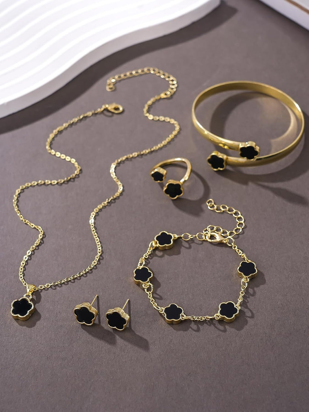 Sparkling Lucky Clover Jewelry Set for Women, Acrylic Bracelet, Earrings and Necklace Set, Four-Leaf Clover Design, Fashionable Elegant Gift for Her, Trendy Women’s Accessories