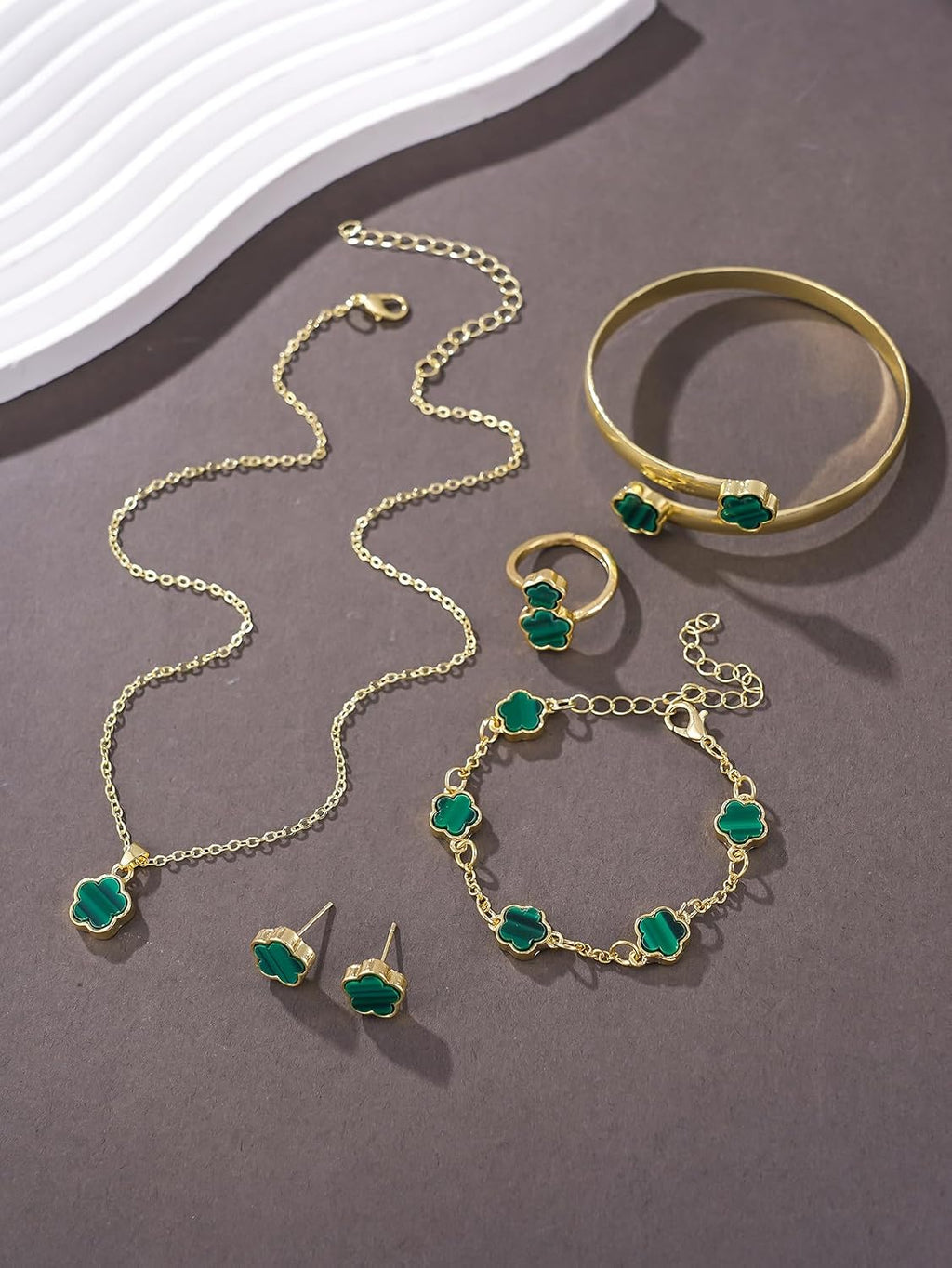Sparkling Lucky Clover Jewelry Set for Women, Acrylic Bracelet, Earrings and Necklace Set, Four-Leaf Clover Design, Fashionable Elegant Gift for Her, Trendy Women’s Accessories