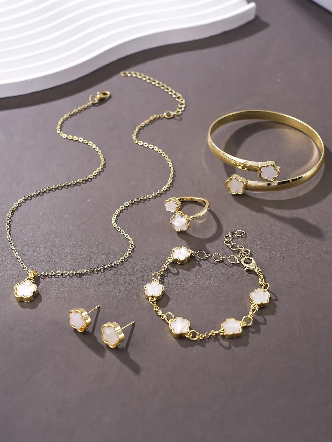Sparkling Lucky Clover Jewelry Set for Women, Acrylic Bracelet, Earrings and Necklace Set, Four-Leaf Clover Design, Fashionable Elegant Gift for Her, Trendy Women’s Accessories