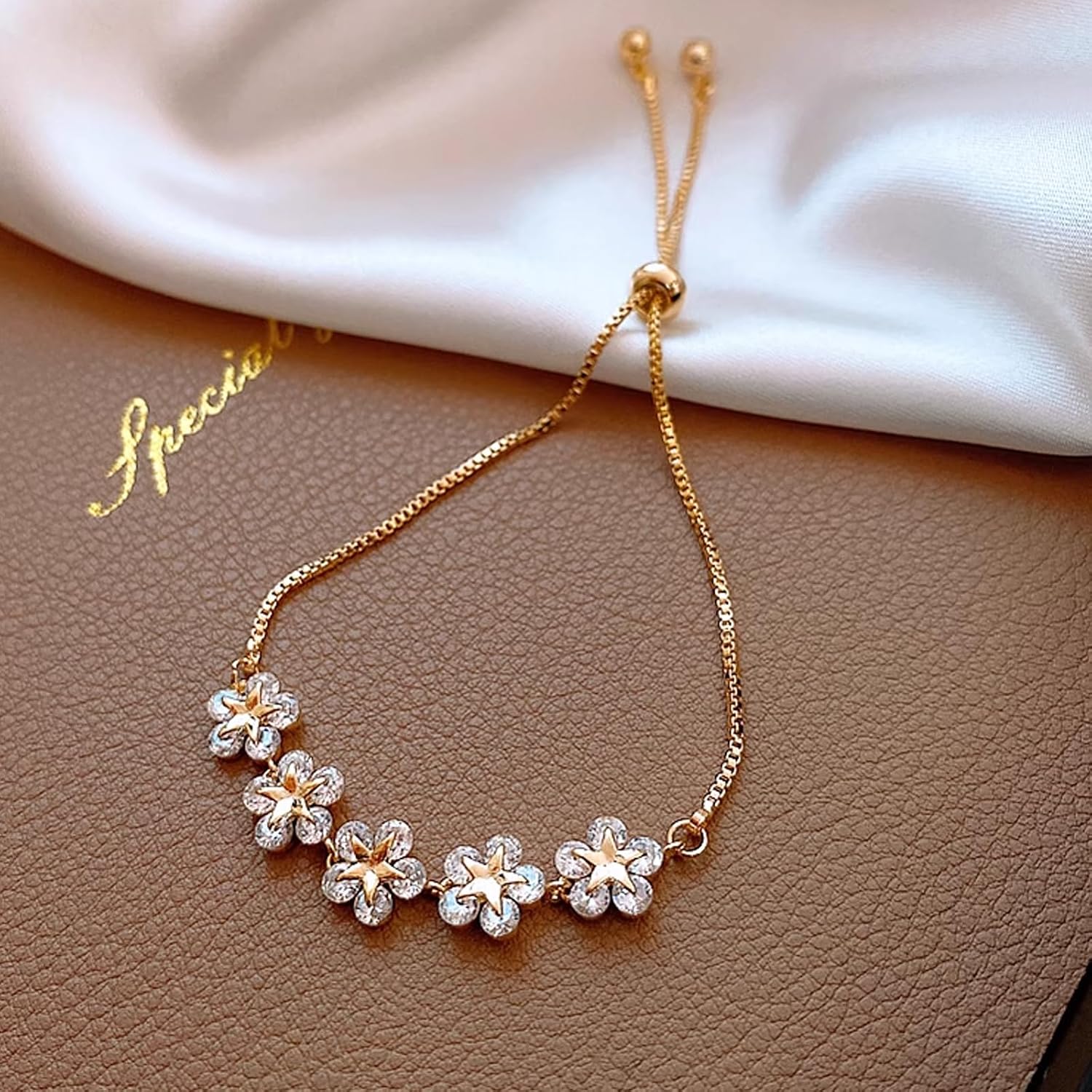 Pulsera de perlas ajustable para mujer, cadena floral dorada con piedras de circonita brillante